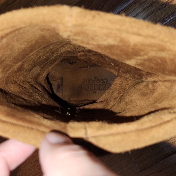 Minnetonka 3-Layer Fringe Boots - Picture 12 of 17